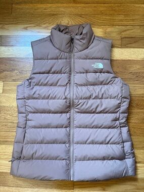 The North Face Women's Aconcagua 3 women’s medium Vest in Brown